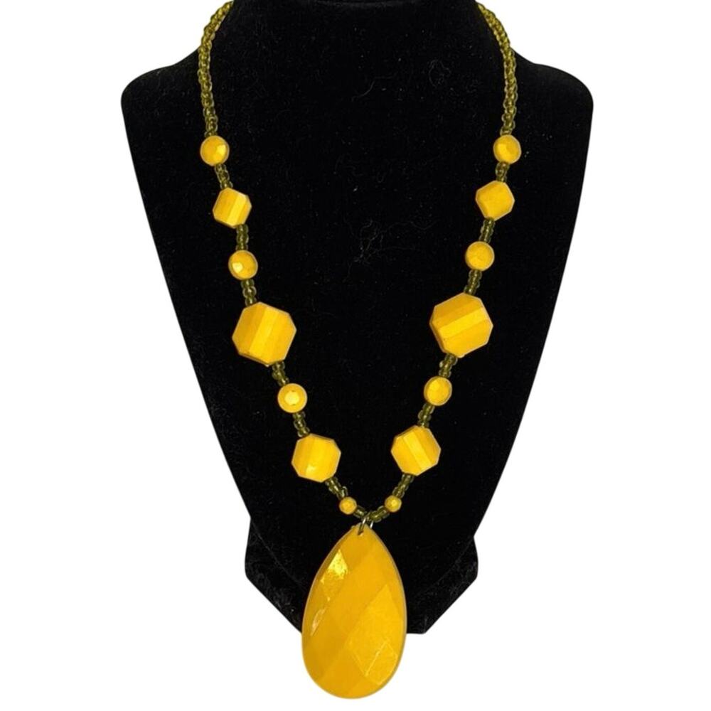 Retro Yellow Statement Necklace Acrylic Teardrop Pendant Necklace